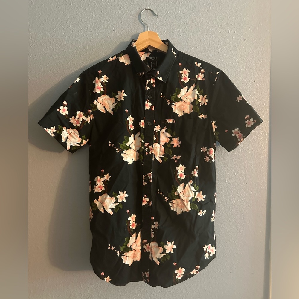 Forever 21 Men’s Casual Button Up Cherry Blossom Shirt Small